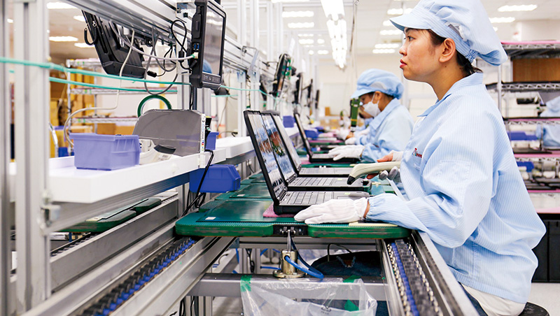 全球參展，百大軍工業者7成是客戶　它的強固型電腦裝進軍艦